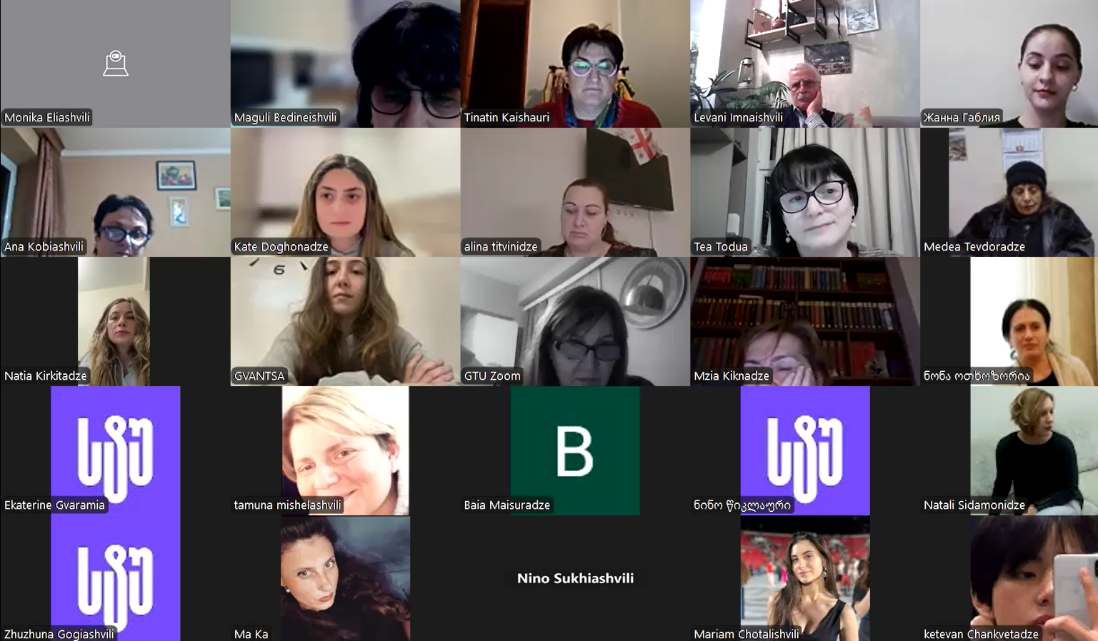 კურსდამთავრებული ქალბატონების შეხვედრა სტუდენტ გოგონებთან